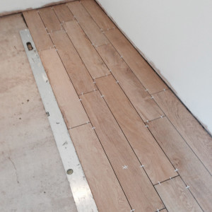 Solid wood floor tiles